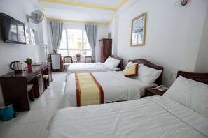 Shared Dormitory | Desk, laptop workspace, blackout curtains, free WiFi - Mien Nhiet Doi 2 (Da Lat)