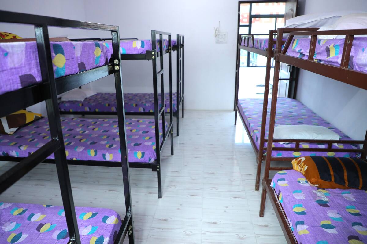 Habitación cuádruple Premium | Caja de seguridad en la habitación