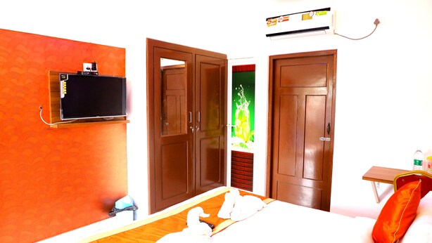 Deluxe Double Room | In-room safe - ALSABSA TOURIST HOME (Kanayannur)