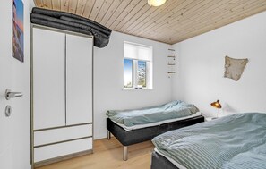 4 bedrooms, travel cot, WiFi