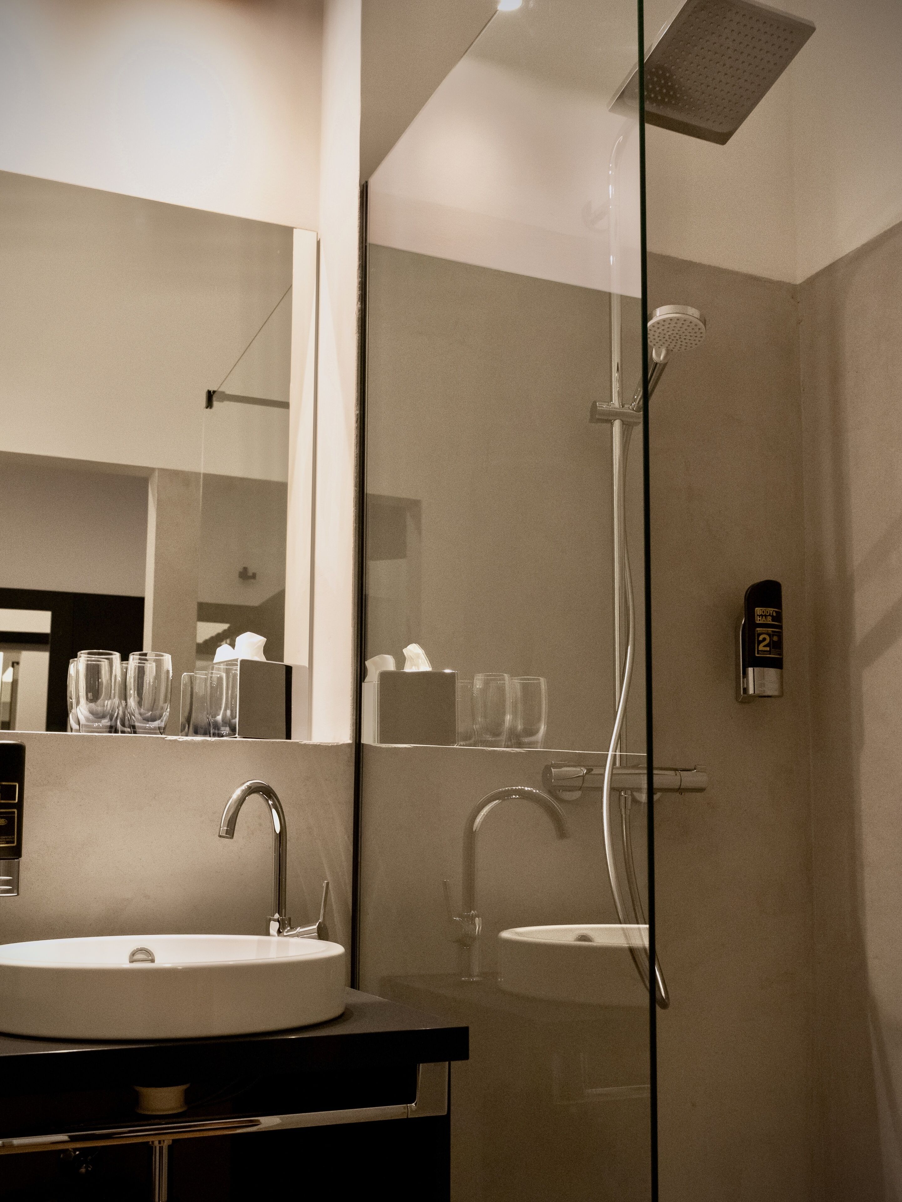 Dusche, Regendusche, Haartrockner, Fußbodenheizung (Badezimmer)