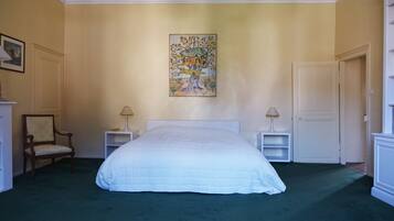 9 bedrooms, desk, iron/ironing board, free WiFi