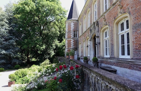 Property grounds. Château d'Argoules in the Somme Bay 20 minutes from the sea
