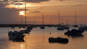 A marina with multiple boats docked at sunset. - bungalow - Formentera (La Savina)