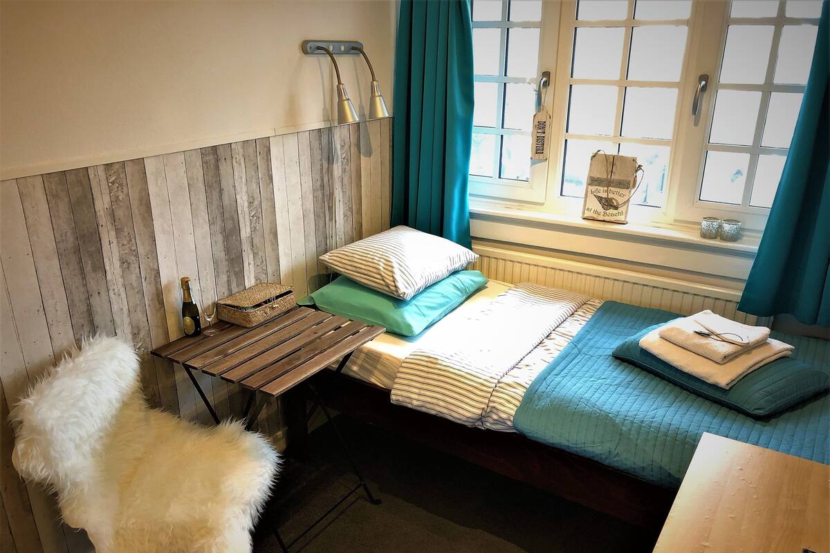 Free WiFi, individually decorated, individually furnished, bed sheets