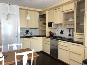 Departamento, 2 habitaciones, patio | Cocina privada | Cafetera y tetera y tetera eléctrica 