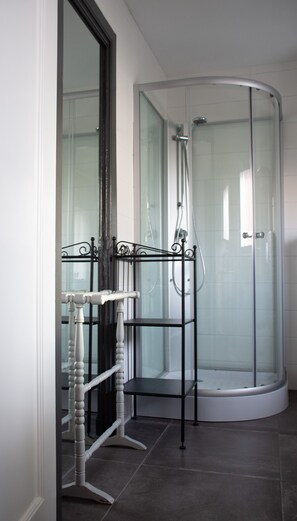 Superior Double Room | Bathroom | Shower, free toiletries, towels, soap - B&B Zandvoort (Zandvoort)