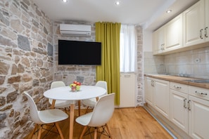 In-room dining - Awesome Stone House (Split)