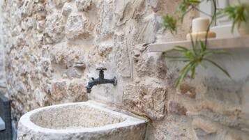 Studio (A - luxury spacious studio in the hea) | Hiên