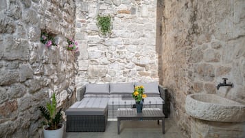 Studio (A - luxury spacious studio in the hea) | Terrace/patio