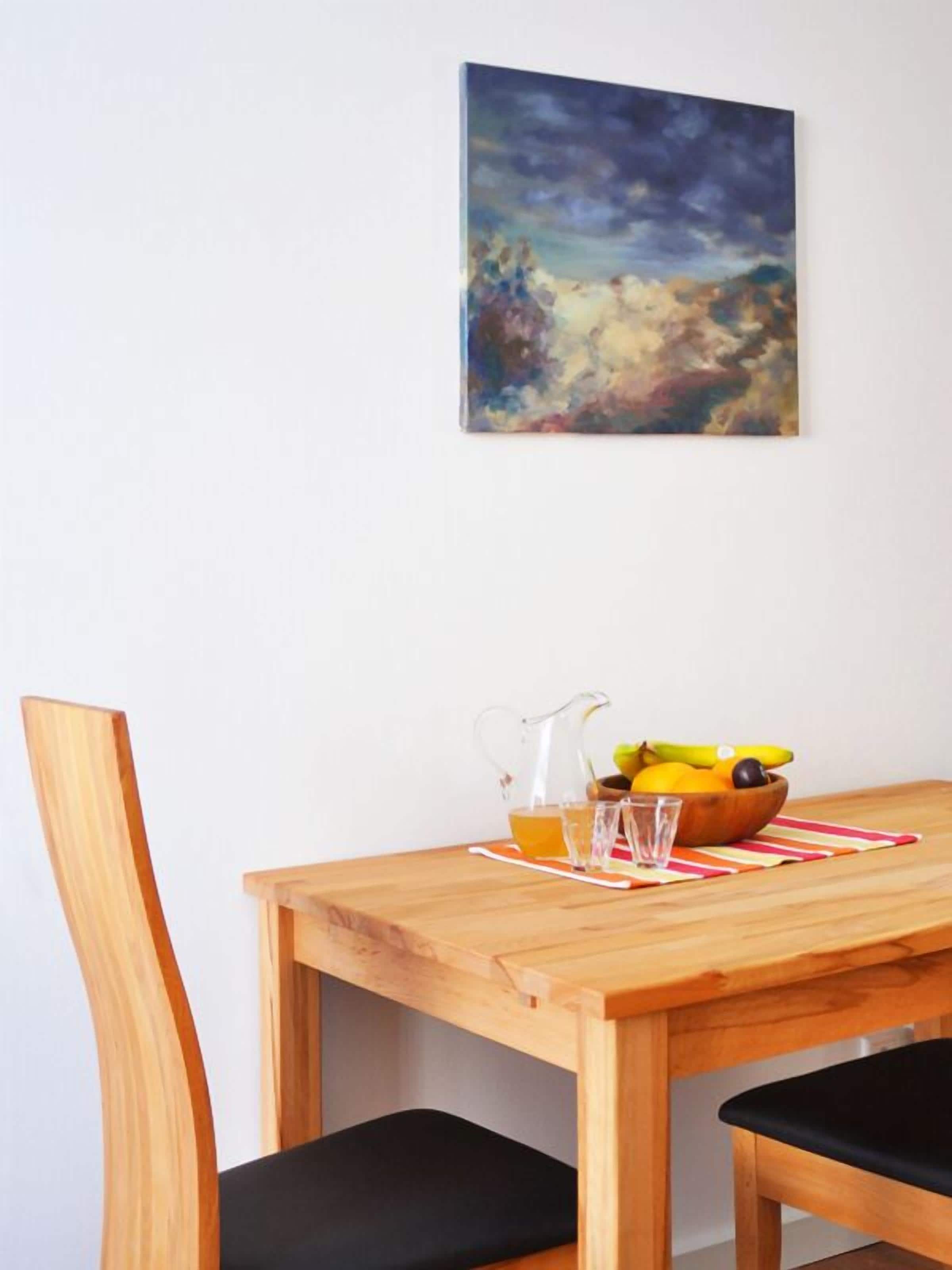 Studio | Makan di kamar