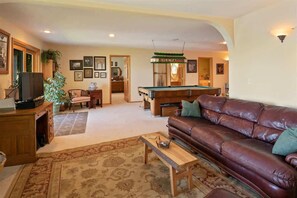 Smart TV, fireplace, DVD player, offices - Waterfront w/dock! Family & Dog Friendly, AC (Sagle)