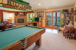 Smart TV, fireplace, DVD player, offices