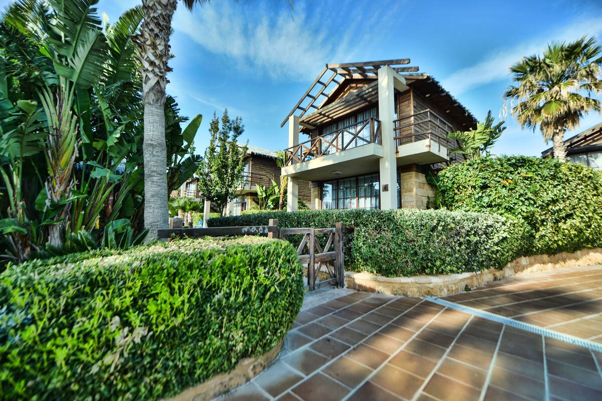 Standard Bungalow, Sea View | Minibar, iron/ironing board (on request), bed sheets