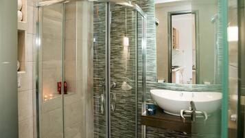 Separate tub and shower, hair dryer, towels