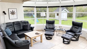 Televisión, reproductor de DVD y estéreo