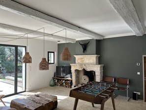 Game room - Mas overlooking the Alpilles - breathtaking view, near Les Baux de Provence (Paradou)