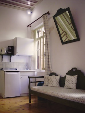 In-room safe, soundproofing, iron/ironing board, free cots/infant beds - Madonna (Chania)