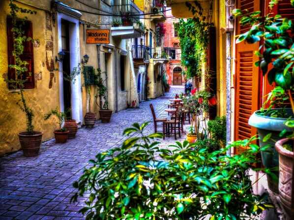 Courtyard - Madonna (Chania)