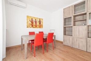 Dining - GuestHost - Nice apartment perfect for 6 people.It is located in the Santa Rita district, a very quiet residential area that is easily reached both by public and private transport.Nearby you can find everything you need to better organize your stay: rest (Padova)
