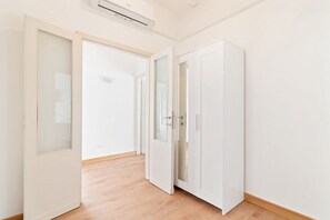 Interior - GuestHost - Nice apartment perfect for 6 people.It is located in the Santa Rita district, a very quiet residential area that is easily reached both by public and private transport.Nearby you can find everything you need to better organize your stay: rest (Padova)
