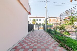 Property grounds - GuestHost - Nice apartment perfect for 6 people.It is located in the Santa Rita district, a very quiet residential area that is easily reached both by public and private transport.Nearby you can find everything you need to better organize your stay: rest (Padova)