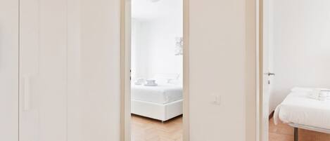 2 habitaciones, tabla de planchar con plancha, wifi y ropa de cama