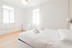 2 bedrooms, iron/ironing board, Internet
