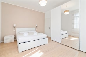 2 bedrooms, iron/ironing board, Internet