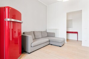 TV - GuestHost - Comfortable and bright apartment ideal for 4 people is located close to the sixteenth-century walls of Padua, a few steps from Prato della Valle and the Basilicas of Sant'Antonio and Santa Giustina. The house is equipped with every comfort in (Padova)