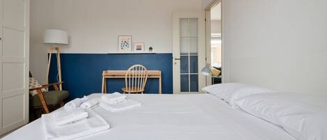 2 chambres, fer et planche à repasser, Wi-Fi, draps fournis