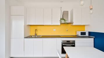 Micro-ondes, four, plaque de cuisson, lave-vaisselle