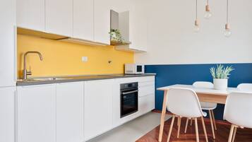 Micro-ondes, four, plaque de cuisson, lave-vaisselle