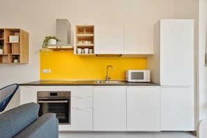 Micro-ondes, four, plaque de cuisson, lave-vaisselle