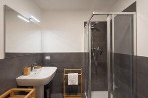 Doccia, asciugacapelli, bidet, asciugamani