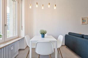 Unclassified image, 5 of 24, button