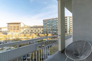 Unclassified image, 3 of 39, button