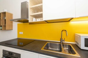 Micro-ondes, four, plaque de cuisson, lave-vaisselle