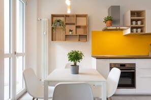 Dining - GuestHost - Cozy studio located just a few meters from the metro, which can take you to the center and even less to the very crowded San Salvario. We are a short walk from the Po River Park, the most important exhibition centers, Lingotto, the most renow (Torino)