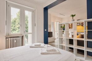 1 bedroom, WiFi - GuestHost - Cozy studio located just a few meters from the metro, which can take you to the center and even less to the very crowded San Salvario. We are a short walk from the Po River Park, the most important exhibition centers, Lingotto, the most renow (Torino)