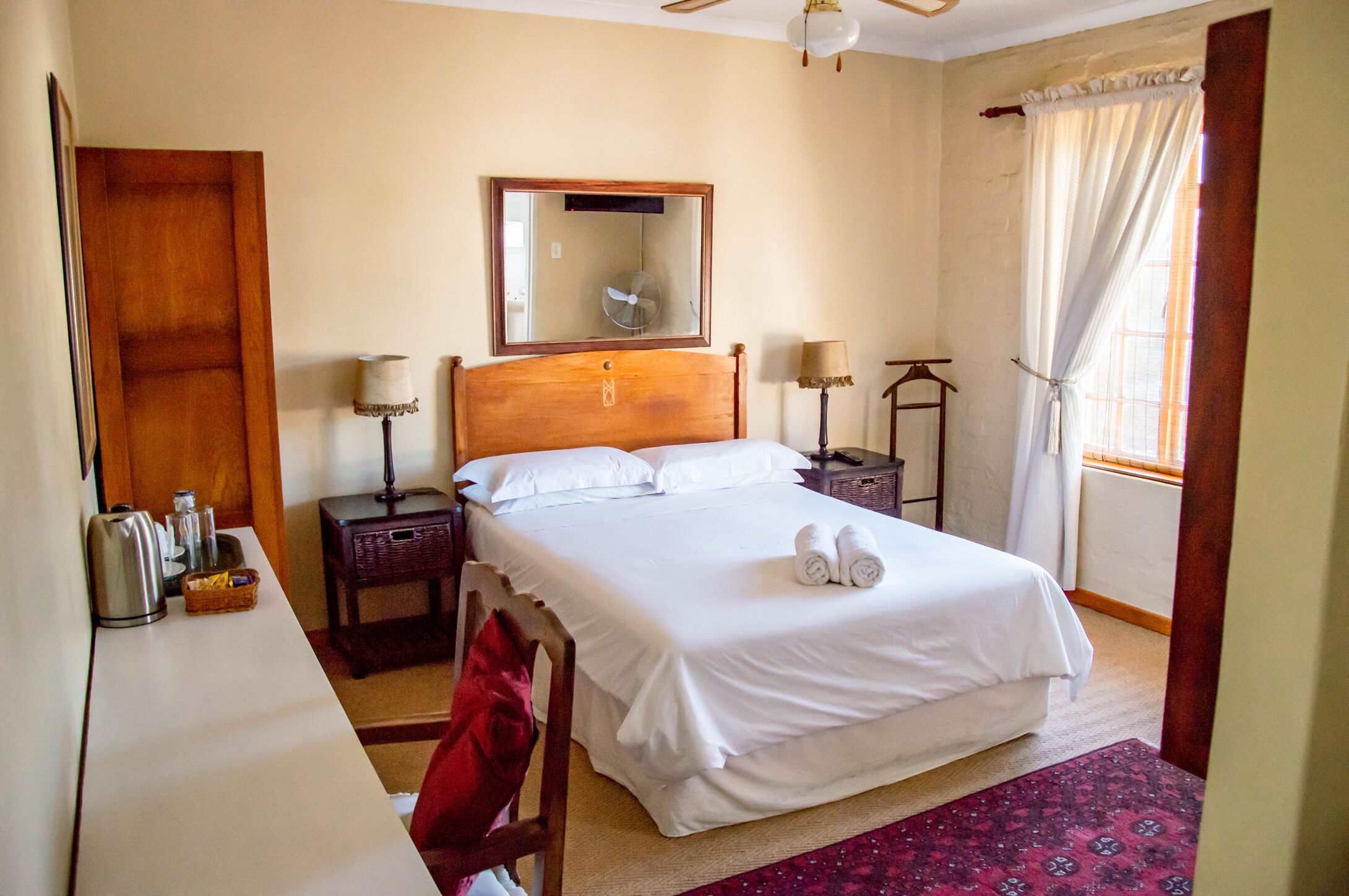 Phòng đôi (2) | Bộ đồ giường cao cấp, bàn ủi/dụng cụ ủi quần áo 