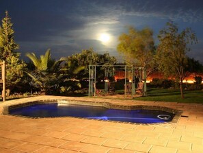 Hồ bơi ngoài trời 