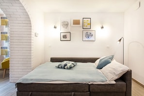 Apartemen Basic | Didekorasi berbeda-beda dan dilengkapi dengan perabotan berbeda-beda