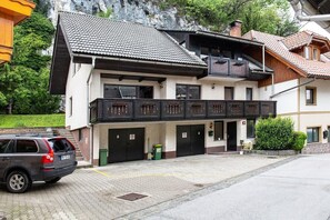 Front of property - Castle way Apartments Tamy (Bled)