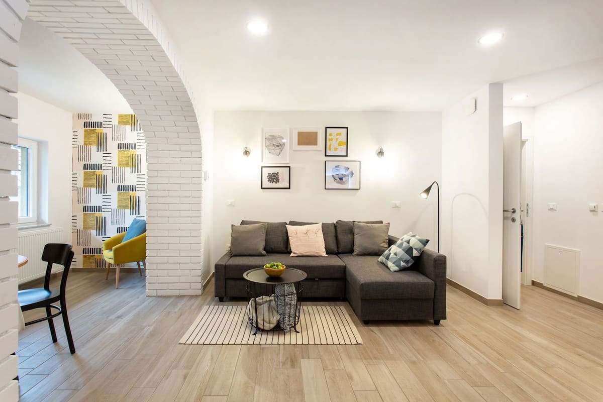 Basic Apartment | Living room
