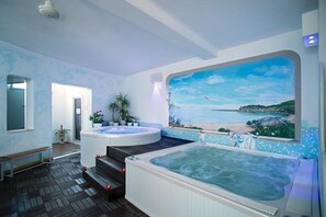 Indoor spa tub