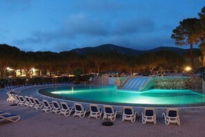 Seasonal outdoor pool, pool loungers