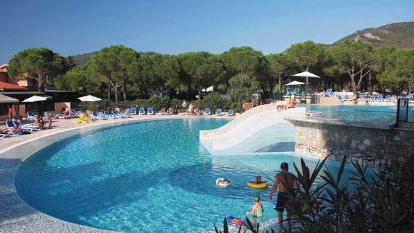 Seasonal outdoor pool, sun loungers