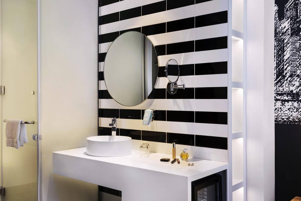 eco-friendly toiletries, towels, soap, shampoo