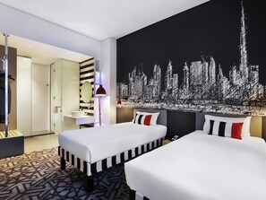 스탠다드룸, 싱글침대 2개 | 객실 내 금고, 각각 다른 스타일의 인테리어, 책상, 노트북 작업 공간